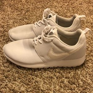 All White Nike Roshe Shoes